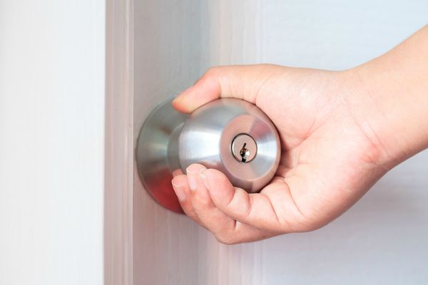 hand opening door | How to Prioritize + 5 Secrets That Make It Easy  https://positiveroutines.com/how-to-prioritize/