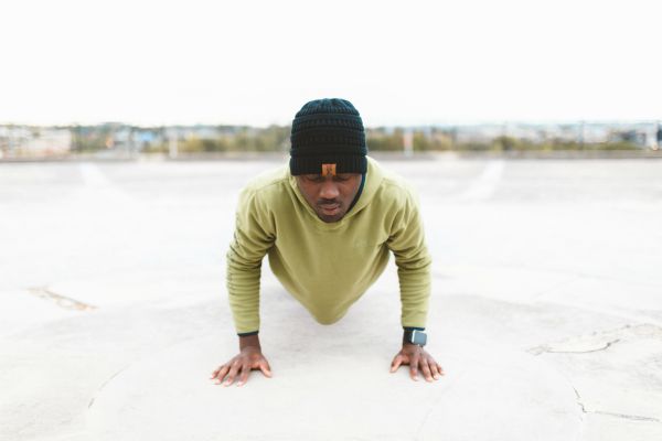 man doing pushup outside in winter | How to Stop Wasting Time and Get Things Done https://positiveroutines.com/stop-wasting-time/