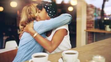 two women hugging at coffee shop | This Is How To Express Gratitude https://positiveroutines.com/express-gratitude/