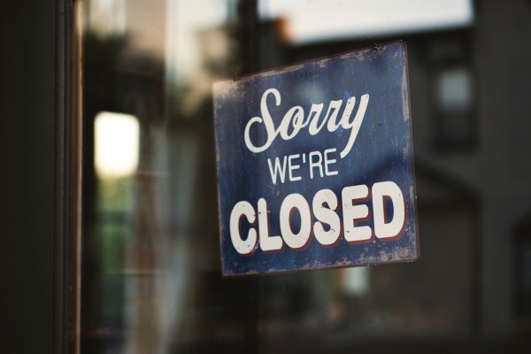 closed sign on door | The Unmistakable Magic of The 4 Day Week https://positiveroutines.com/four-day-week/