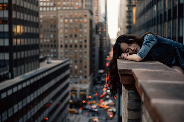 woman sleeping on ledge in city | How To Get Focused In The Morning https://positiveroutines.com/get-focused/