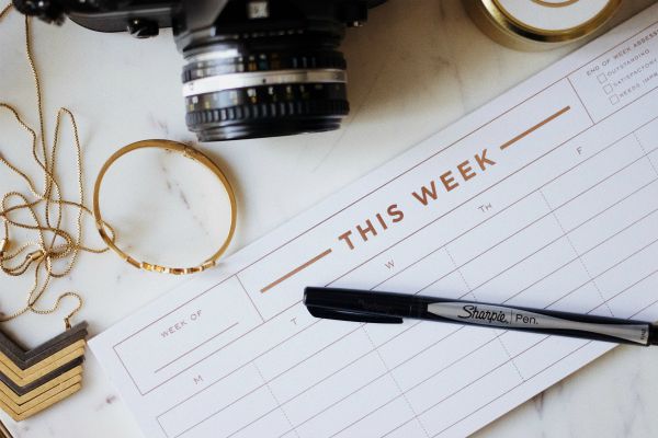blank weekly planner and black pen | How to Take Advantage of a Flexible Schedule https://positiveroutines.com/flexible-schedule-tips/