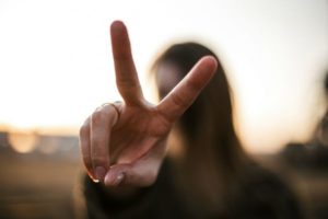 woman holding up two fingers | How to Take Advantage of a Flexible Schedule https://positiveroutines.com/flexible-schedule-tips/