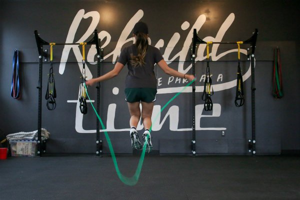 woman jumping rope in gym | Why Does Exercise Make You Happy  https://positiveroutines.com/why-does-exercise-make-you-happy/