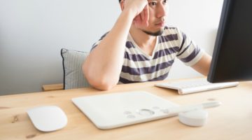 bored man at work | How to Focus at Work in the Summer https://positiveroutines.com/how-to-focus-at-work/