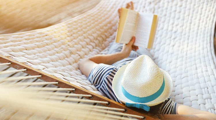 relaxed person reading book in hammock | 9 Good Summer Reads to Inspire You https://positiveroutines.com/good-summer-reads/