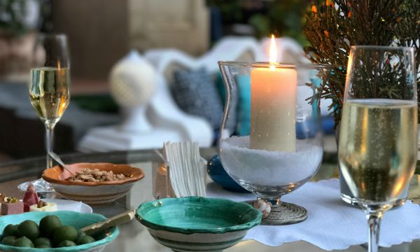 romantic dinner setting for two | 7 Things to Do on the Fourth of July That Will Make You Happier https://positiveroutines.com/things-to-do-on-fourth-of-july/