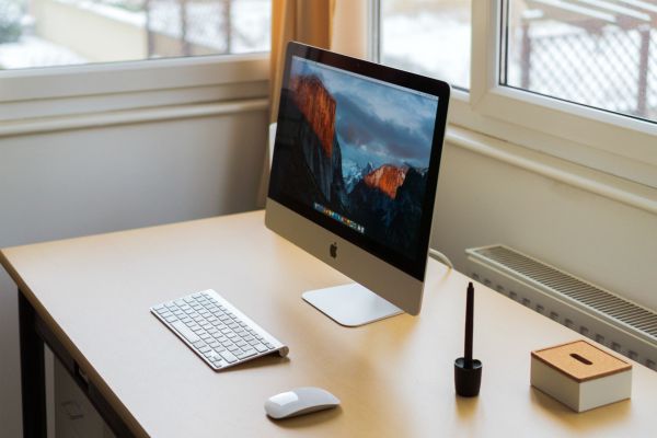clean minimal workspace | How to Leave Work at Work and Actually Enjoy the Weekend https://positiveroutines.com/enjoy-the-weekend/